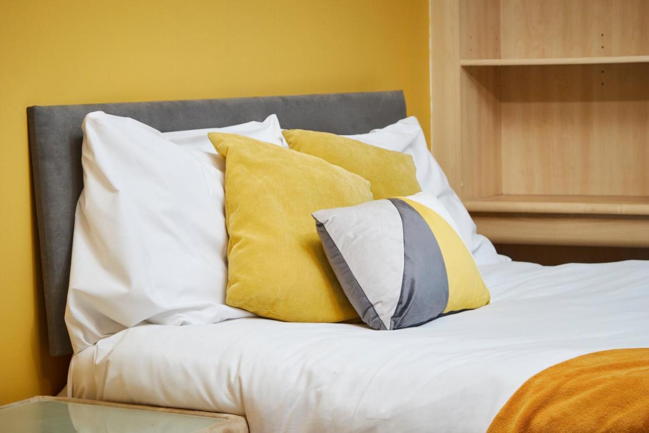 Stylish Manchester Gem - Sleeps 10! Eksteriør bilde
