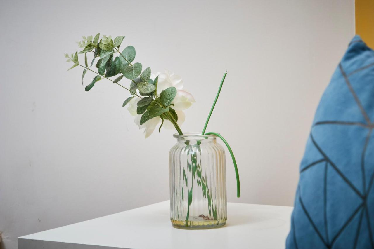 Stylish Manchester Gem - Sleeps 10! Eksteriør bilde